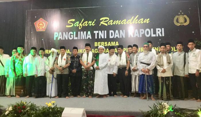 Panglima TNI dan Kapolri Bersama Ulama Jawa Timur 