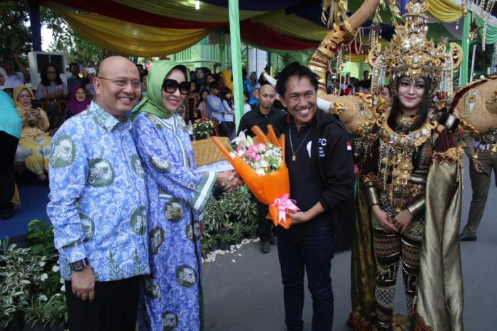 Pengunjung Colorful Medan Carnival