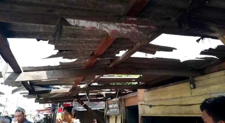 Sejumlah Rumah Warga Banyak Rusak,Akibat Bentrok Pemuda