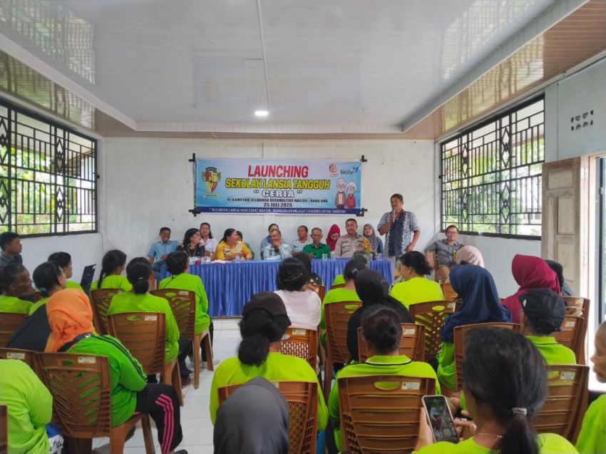 Senja Emas Bersekolah Lagi: Polsek Bangun Dukung Mimpi Lansia untuk Tetap Belajar