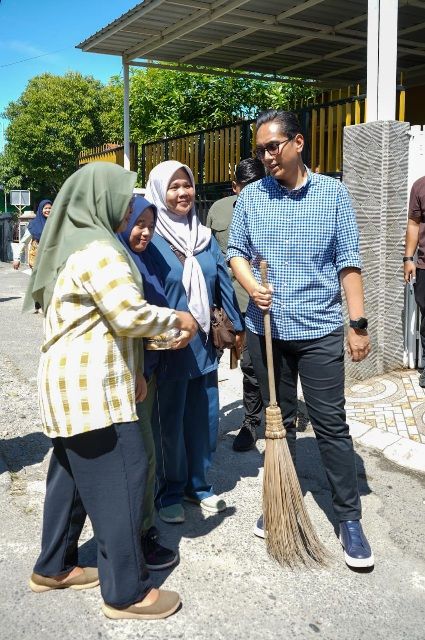 Rico Waas Serap Aspirasi Warga, Air Bersih Mengalir ke 300 Rumah di Jalan Tuba 3