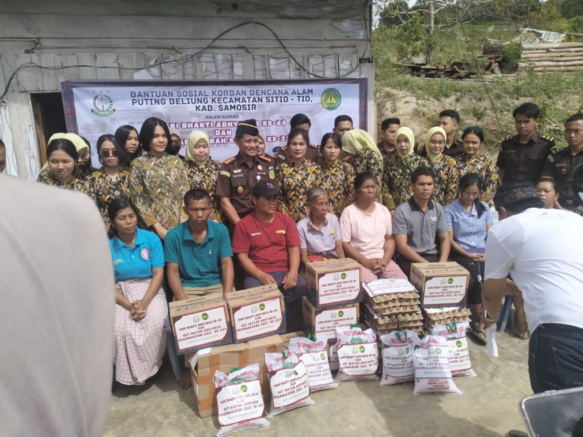Kejari Samosir Salurkan Bantuan untuk Korban Puting Beliung di Sitiotio