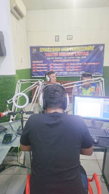 Polres Tebingtinggi Sosialisasikan Ops Patuh Toba 2025 Melalui Siaran Radio DIS FM