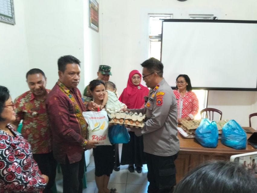 Kapolsek Siantar Selatan Ikut Serahkan Bantuan  Keluarga Anak Stunting