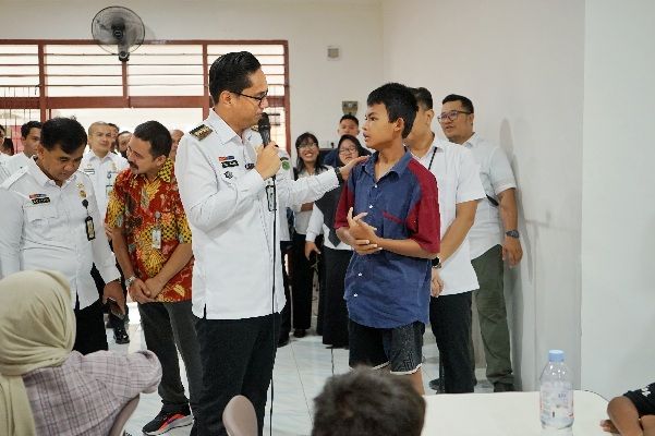 Tinjau Sekolah Rakyat Kota Medan, Rico Waas Ingatkan Siswa Rajin Belajar Untuk Menggapai Cita-Cita