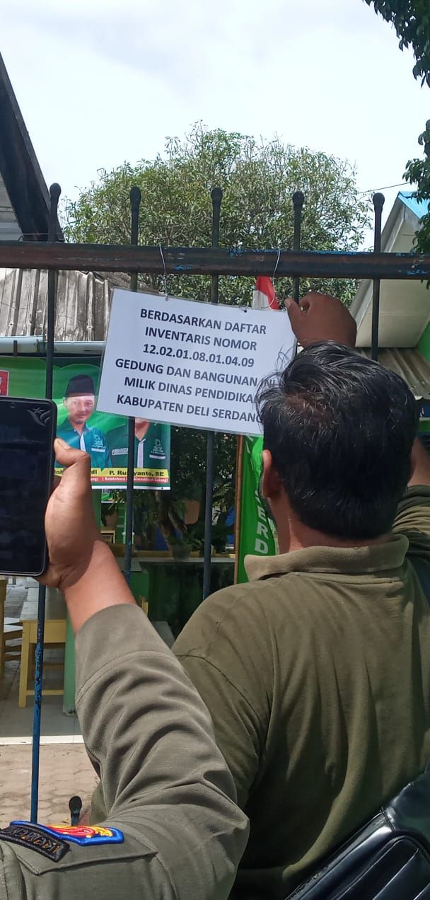 Kerahkan Aparat, Bupati Segel Paksa Gedung Sekolah Siswa MTS Alwashliyah Galang