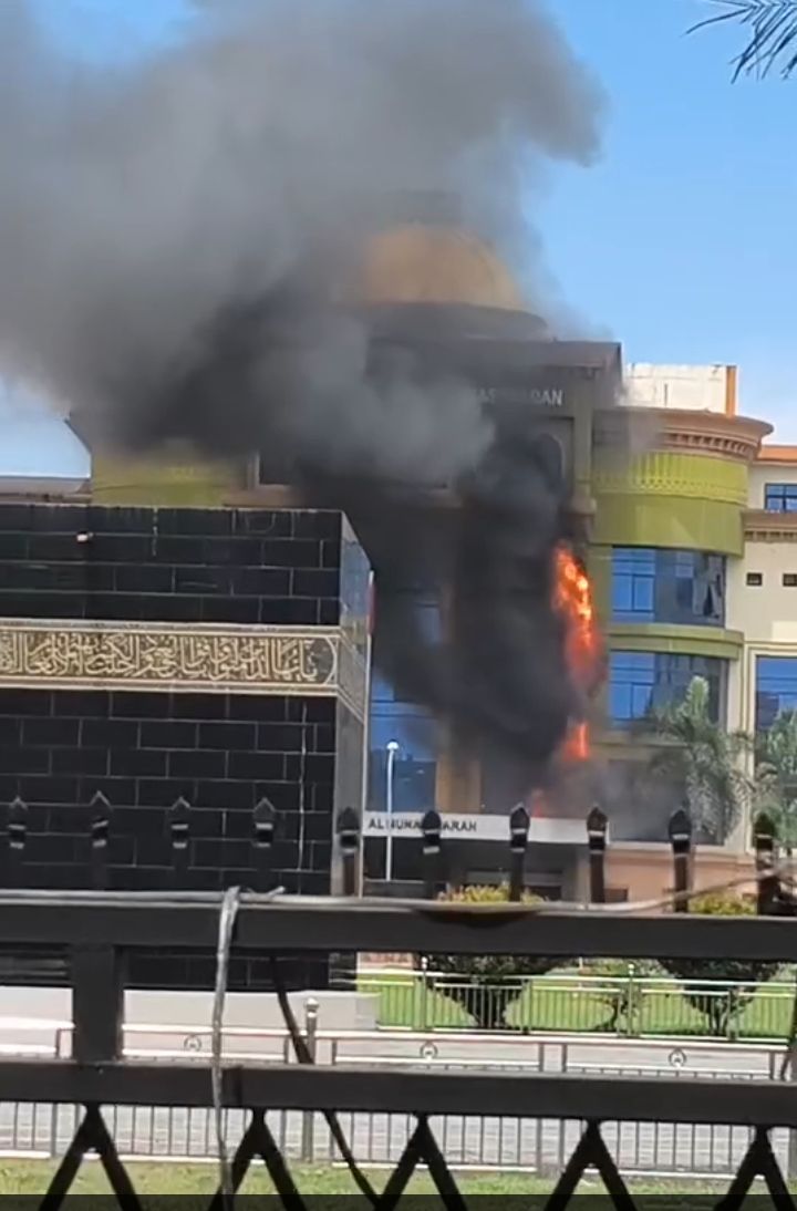 Gedung Asrama Haji Medan Terbakar