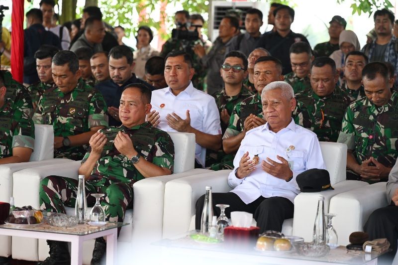 Wagub Sumut Bersama Panglima TNI Panen Raya Padi di Deliserdang