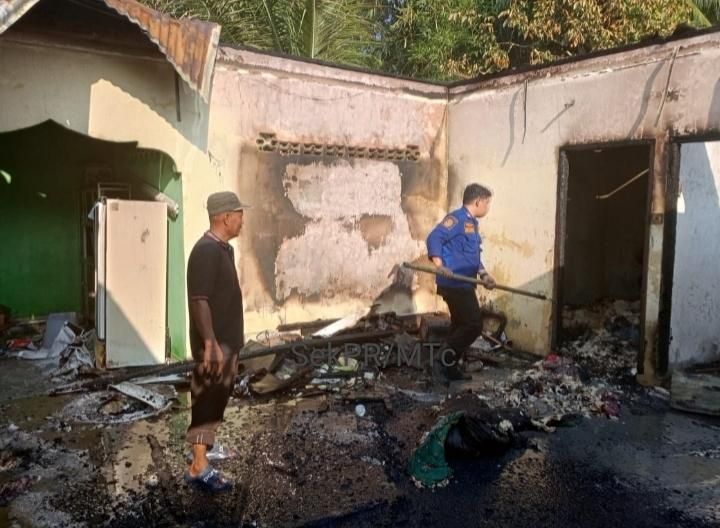 Sepulang Kerja, Istrahat Dalam Kamar, "Api Berkobar"