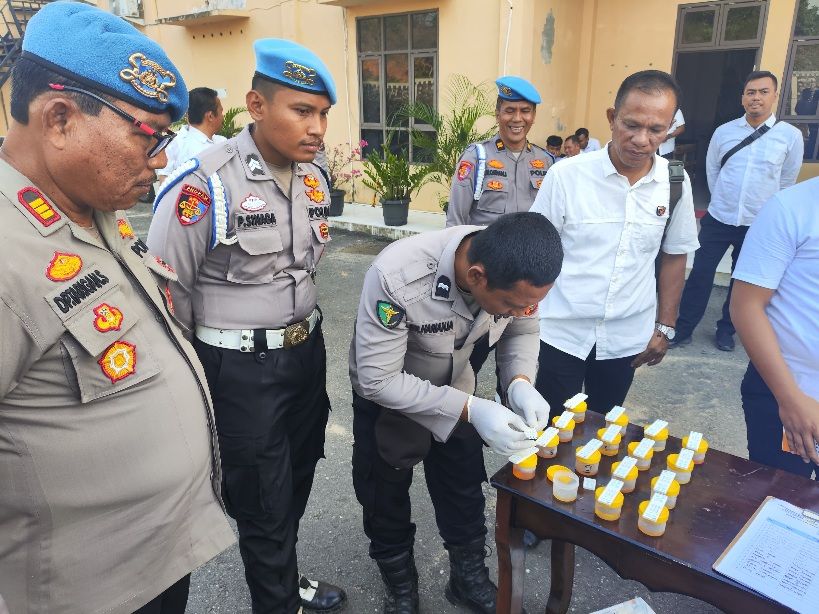 Polres Labusel Tes Urine Anggota, Ini Hasilnya