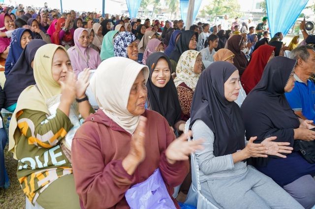 Rico Waas Salurkan Bantuan Beras pada 500 Keluarga di Medan Utara,1.000 Asuransi Nelayan BPJS Ketenagakerjaan