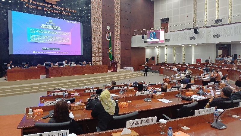 Akibat Tidak Kuorum,Paripurna Pengambilan Keputusan di DPRD Sumut Diwarnai Walk Out Dan Hujan Interupsi