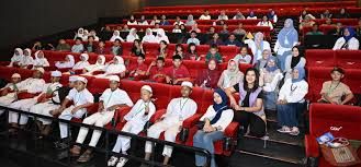 Kahiyang Ayu Nobar Film &lsquo;Jumbo&rsquo; Bersama 500 Anak Marginal