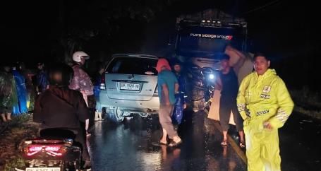 Maut di Tol Siantar - Medan, Truk Kontra Innova : 2 Tewas