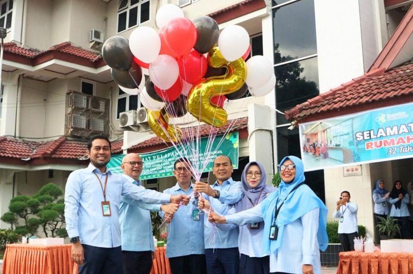 RS Adam Malik Rayakan HUT ke-32 Secara Sederhana