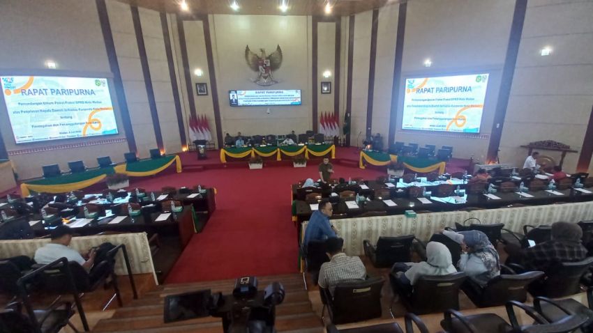 Ketua DPRD Medan Kembali Abaikan Tatib,, Paripurna Kembali Molor 1,5 Jam