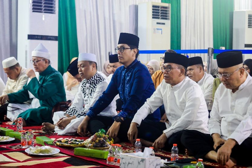 Diisi Pendakwah Ustad Das'ad  Latif, Rico Waas Hadiri Tahlilan Malam 40 Hari Wafatnya Kakak Zakiyuddin Harahap