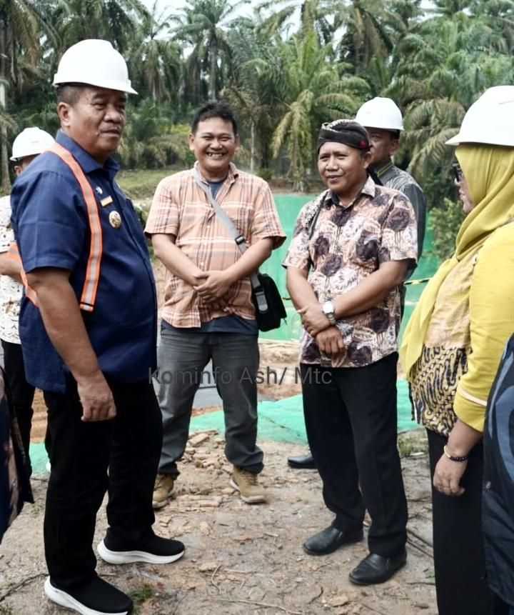Kondisi Jalan Longsor Didesa Gonting Malaha Menjadi Perhatian Bupati