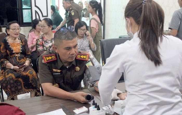 Meriahkan HUT ke-80 Kejaksaan RI, Kejari Gunungsitoli Tebar Kepedulian Lewat Baksos Donor Darah