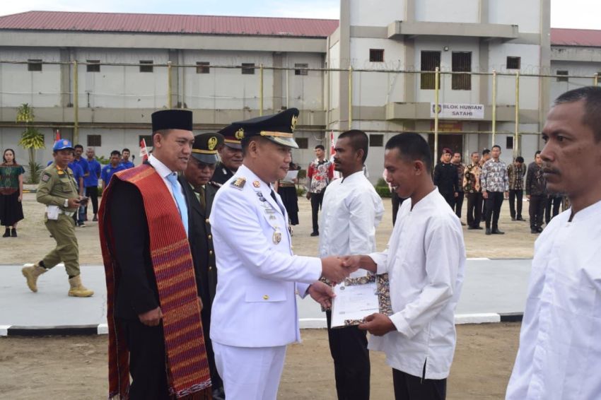 Sumringah, 14 Warga Binaan di Rutan Humbahas Bebas