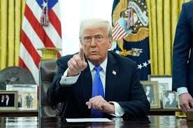 Tak Tahu Peneybabnya, Secara Tiba  Tiba, Pemerintahan Donald Trump Pecat Kepala Badan Intelijen Pertahanan AS