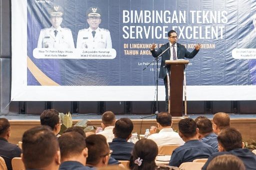 Segelas Air Sepenuh Hati, Pesan Pelayanan dari Rico Waas