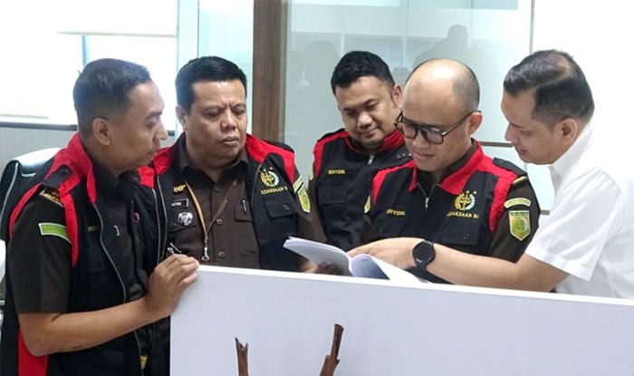 Jaksa Kejati Sumut Geledah Kantor PT Pelindo Belawan Terkait Dugaan Korupsi Pengadaan 2 Unit Kapal