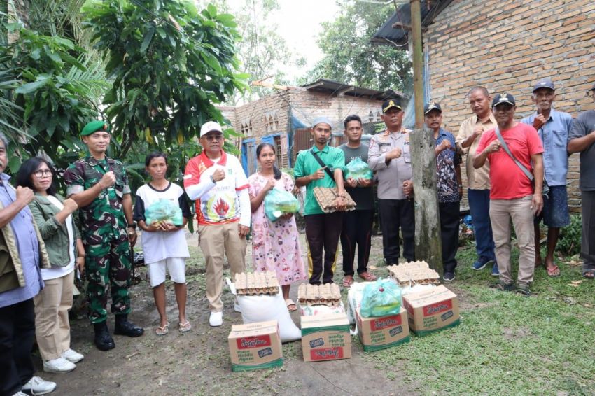 Kapolres Simalungun Bersama Forkopimda Salurkan Bantuan Kemanusiaan kepada Korban Angin Puting Beliung