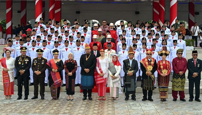 HUT ke-80 Kemerdekaan RI, Gubernur, Wagub, dan Sekdaprov Sumut  Kompak Pakai  Baju Adat