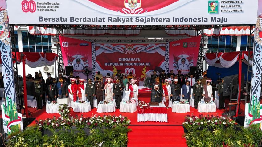 Khidmat, Kapolres Simalungun Didampingi Ketua Bhayangkari Hadiri Upacara HUT RI ke-80 dengan Penuh Makna
