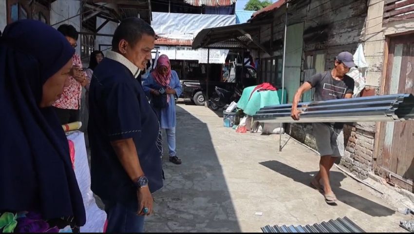 Warga Korban Angin Puting Beliung dapat Bantuan dari Nanda Ramli