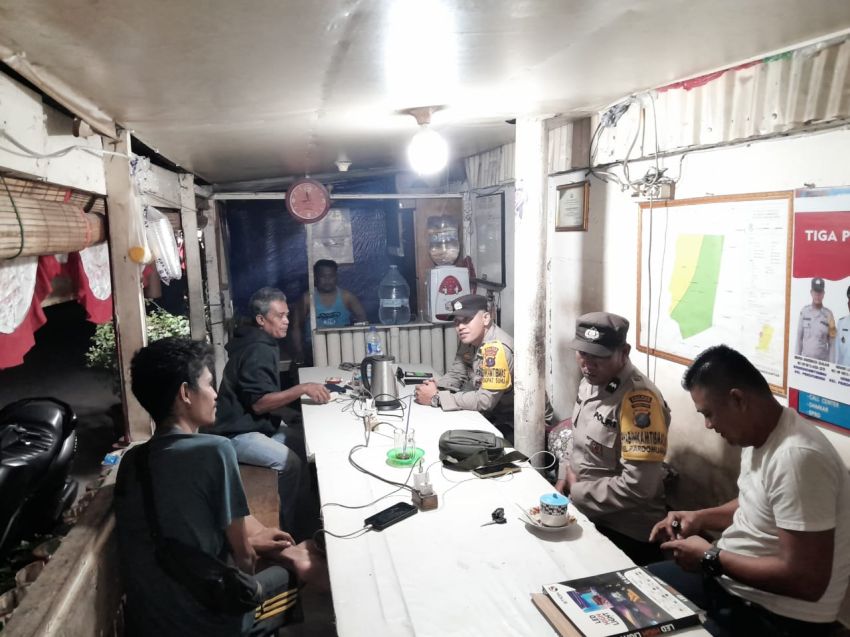 Cegah 3C dan Premanisme,Polsek Siantar Timur Laksanakan Saling di Pos Kamling Jalan Senangin