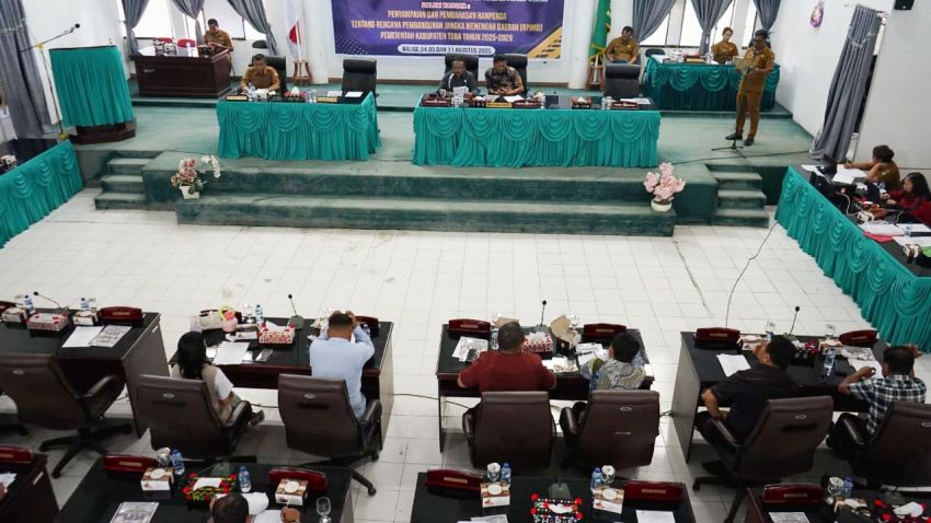 Bapemperda DPRD Toba Sampaikan Hasil Pembahasan Dengan Eksekutif Terhadap RPJMD