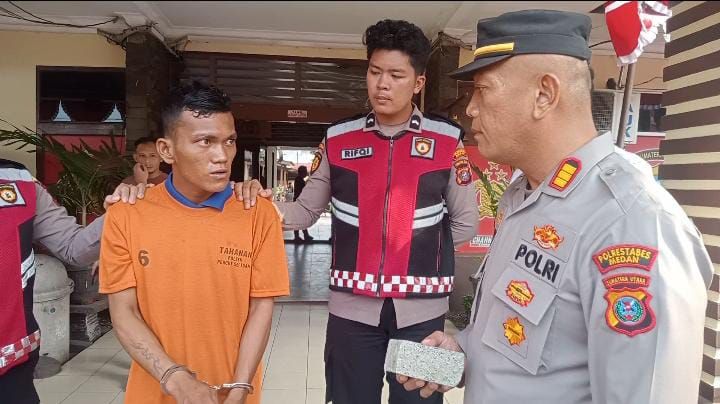 Pak Ogah" Pegang Batu Ditangkap Polisi