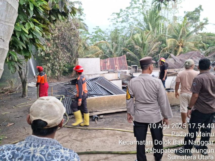 Polsek Serbalawan Respon Cepat Tangani Kebakaran Rumah Kontrakan, Kerugian Capai Rp 132 Juta