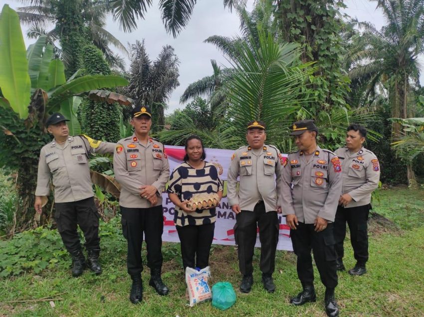 Polsek Tanah Jaea Gelar Minggu Kasih dan Salurkan Bantuan Sembako