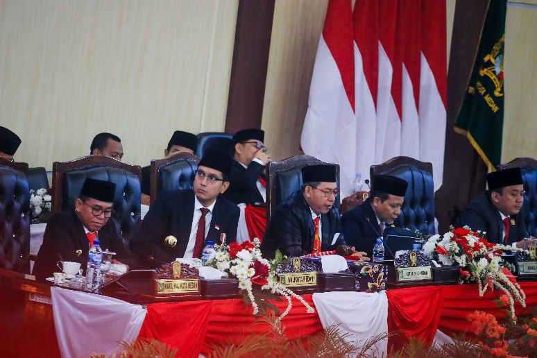 Rico Waas dan Zakiyudin Dengarkan Pidato Presiden