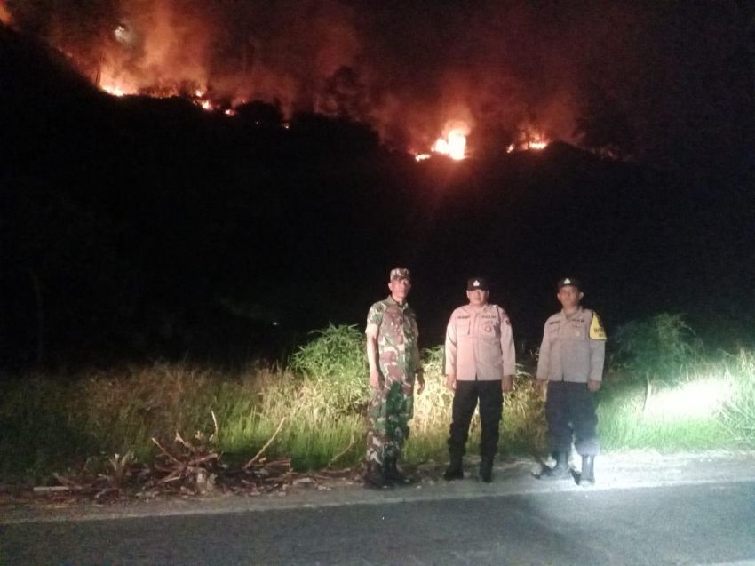 Polres Simalungun Tunjukkan Responsivitas Tinggi dalam Penanganan Karhutla di Perbukitan Sihorbo