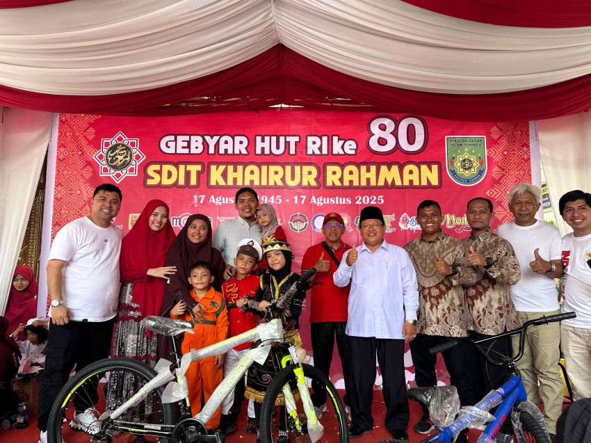 SD IT Khairur Rahman Mengadakan Pawai Pasukan Berkuda Meriahkan HUT RI