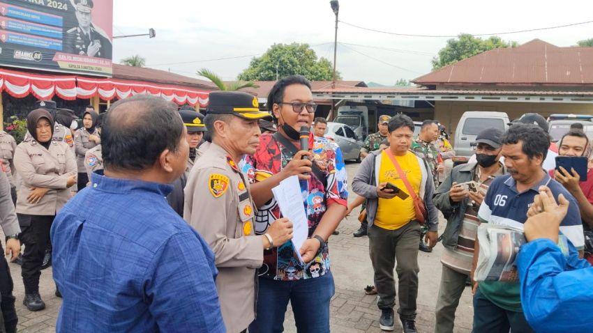 Polsek Pancur Batu sambut aksi unjuk rasa damai dari Aliansi Masyarakat Kabupaten Deli Serdang Dengan Humanis