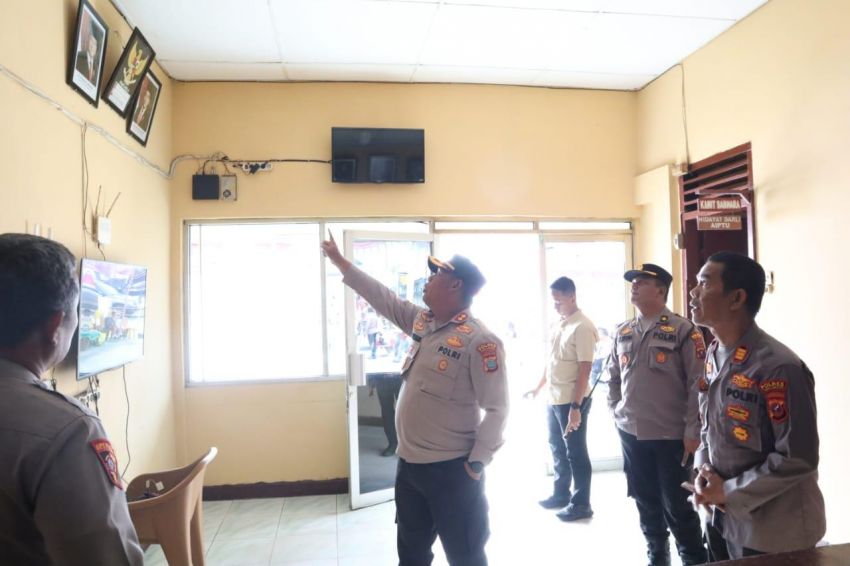 Kapolres Simalungun Gelar Sidak SPKT Polsek Raya, Pastikan Pelayanan Humanis Berkualitas Jelang HUT RI Ke-80