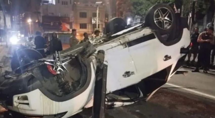 Mobil Mewah 'Terbang' di SM Raja