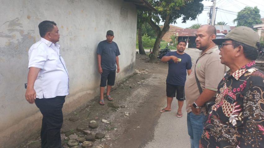 Terima Aduan Warga Jalan Bunga Rampai VII, Binsar Simarmata Minta Pemko Medan Segera Perbaiki Jalan Rusak