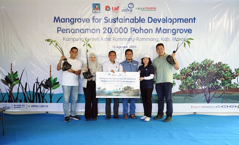 Kurangi Emisi, Astra Group dan Kalla Toyota Tanam 20.000 Bibit Mangrove di KBA Rammang-Rammang-Maros