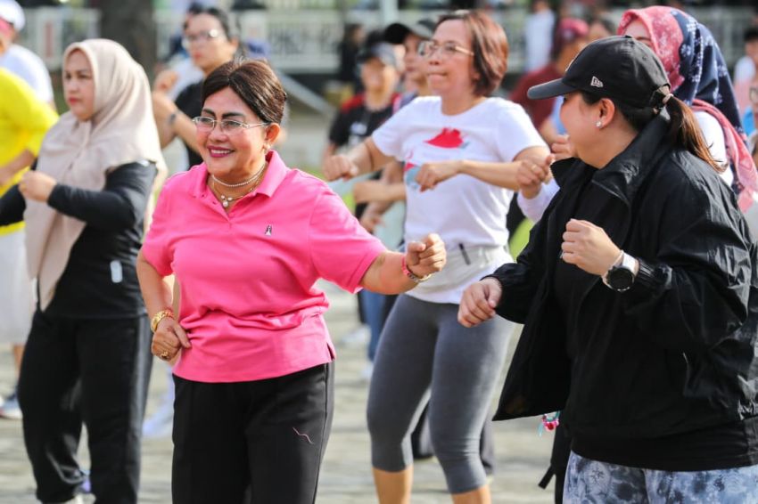 Eratkan Solidaritas, Ketua PKK Ny Liswati Senam Bersama ASN dan Masyarakat