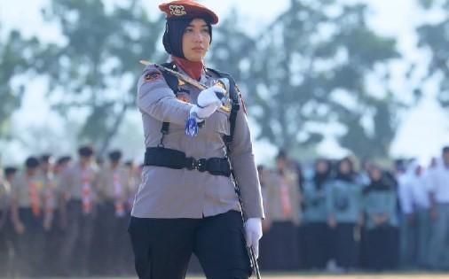 Polwan Cantik Polres Labuhanbatu Jadi Komandan Upacara Penurunan Bendera HUT ke-80 RI Di Labuhanbqtu Utara
