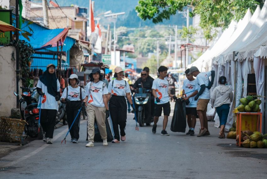 ITDC Gelar Pembersihan Sampah dan Edukasi Pengelolaan Sampah di Danau Toba