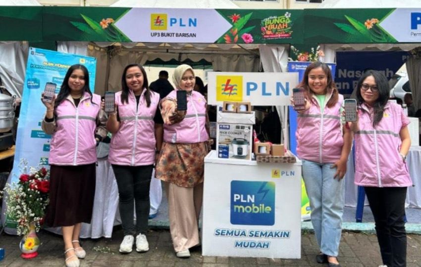 PLN UID Sumatera Utara Kenalkan Digitalisasi Lewat PLN Mobile di Festival Bunga dan Buah Tanah Karo 2025