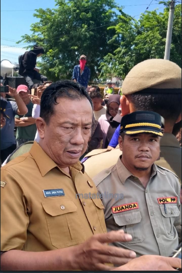 Bupati Dan Wakil Bupati Keluar Kota, Sekdakab dan Para Assisten Kabur Saat Warga Gang Setia Datang