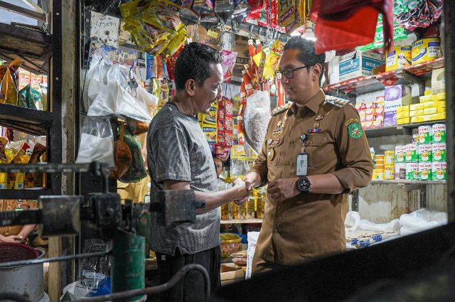 Rico Waas Tindaklanjuti Laporan Warga, Temukan Suplai Beras SPHP di Pasar Sei Sikambing Tersendat